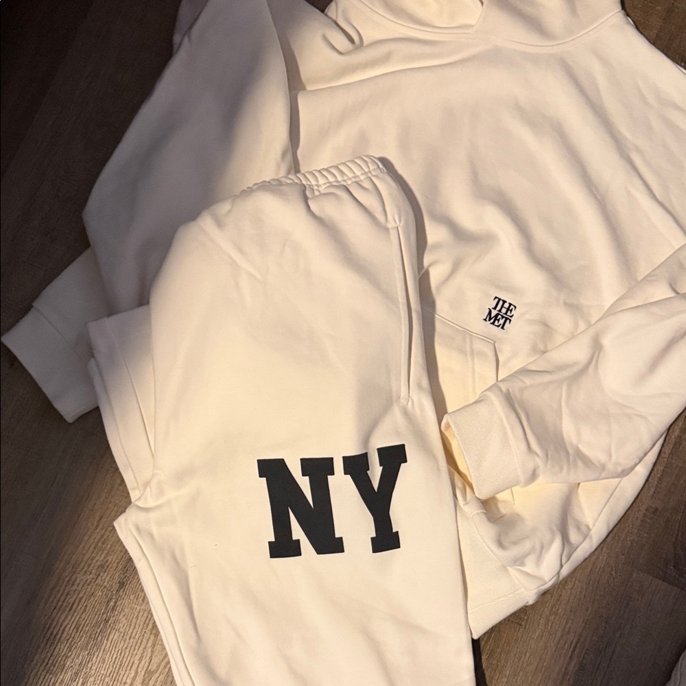 The Met PAC SUN sweatsuit (2Pcs)